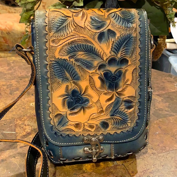Hand tooled Mexican Blue/Green/Cream Leather Bag. - Picture 2 of 5